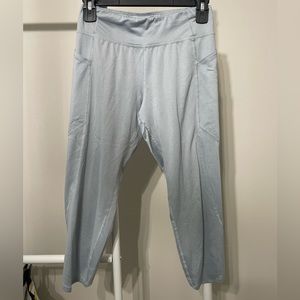 Light Grey calve length leggings with pockets